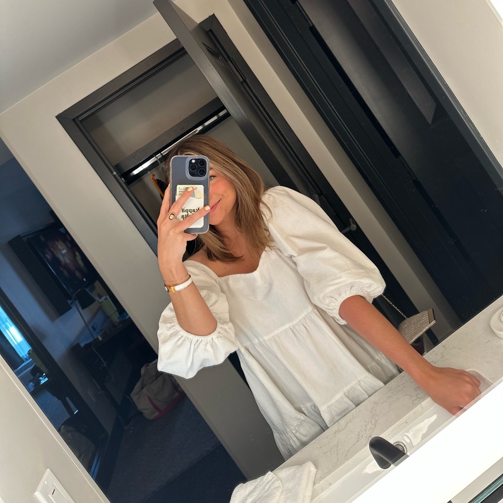 White puff sleeve dress
